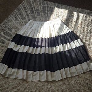Banana Republic Black and White Color Block Pleated A Line Skirt Size 8